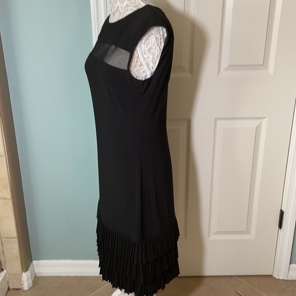 Like new gorgeous Frank Lyman mesh and pleated hem LBD dress - Picture 4 of 8